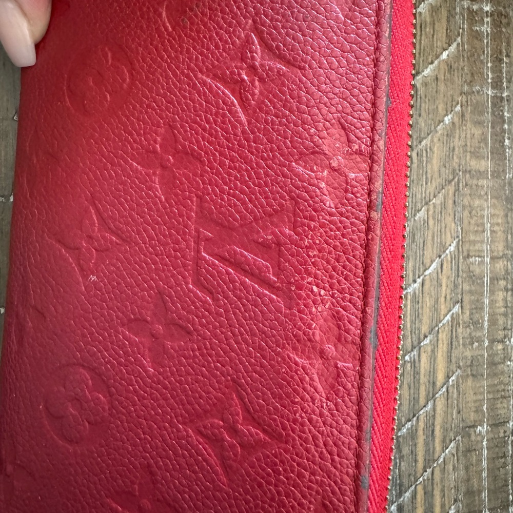 LOUIS VUITTON Red zippy Wallet - Picture 8 of 16
